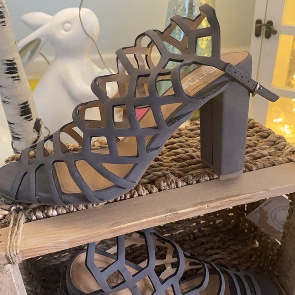 Brash straps block, Heels sandal - Picture 6 of 11